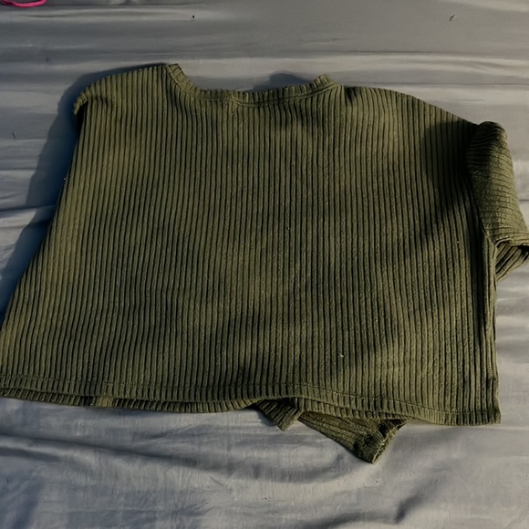 swamp green long sleeve crop top - Picture 2 of 2